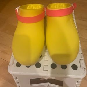 Yellow Calzurro Clogs w/ hot pink strap